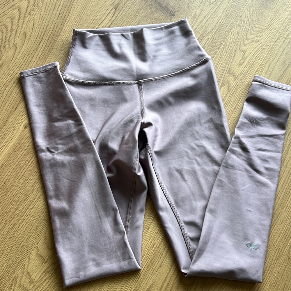 Alo airlift legging in orchid/purple